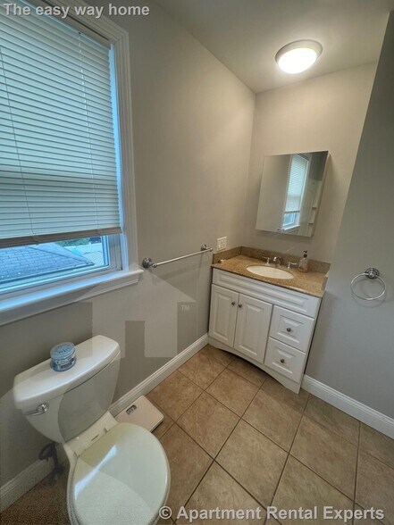 Building Photo - 103 Webster St