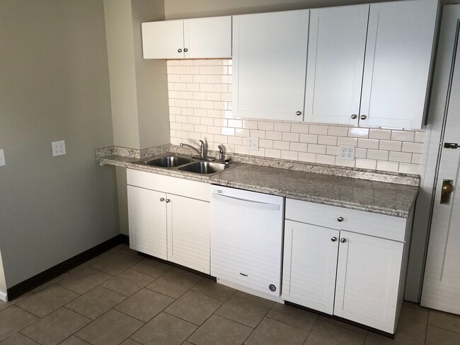 Building Photo - 1025 Weng Ave