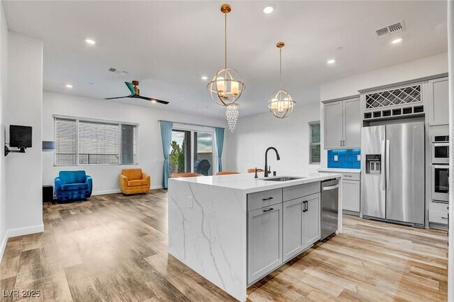 Building Photo - 318 Wind Poppy St