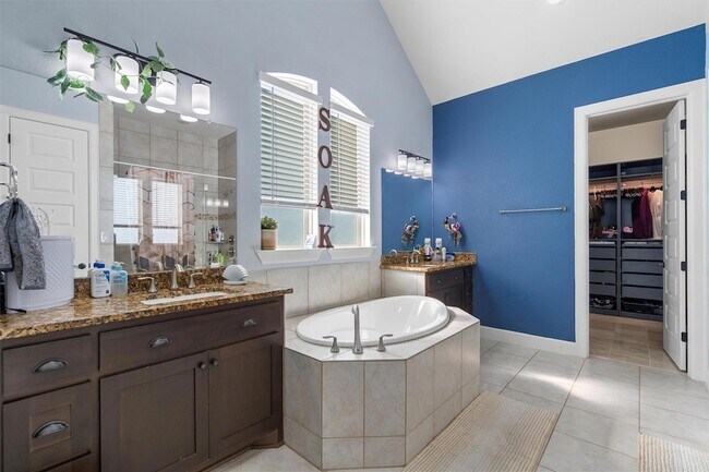 Building Photo - 3367 Vasquez Pl