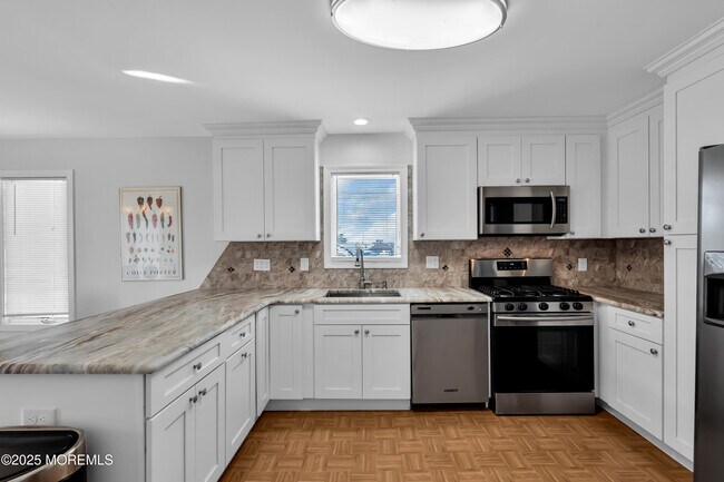 Building Photo - 913 N Ocean Ave