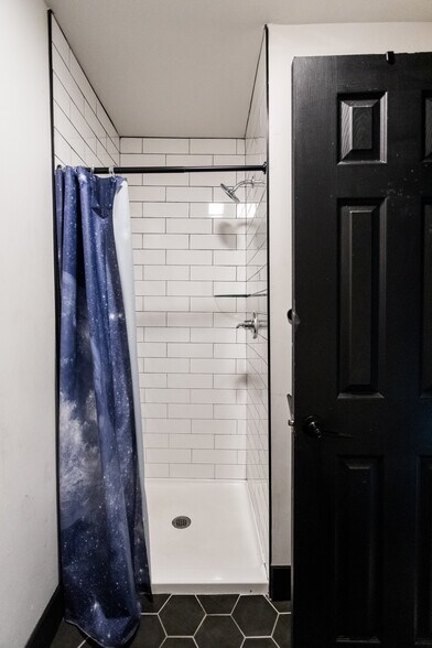 Building Photo - 4731 Trumbull St