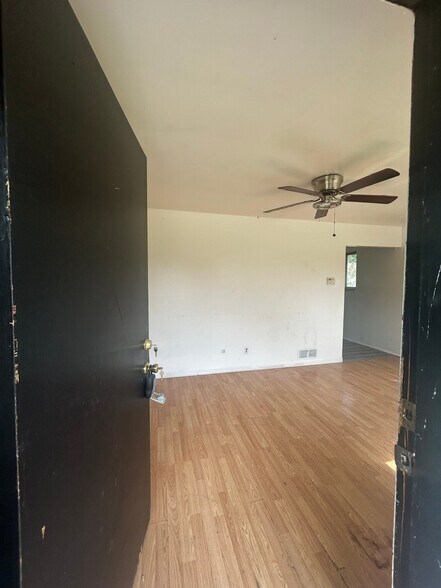 Building Photo - 4211 Ravenwood Ave