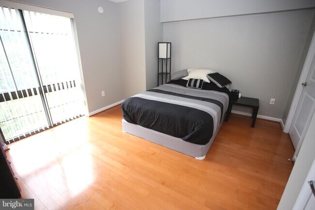 Building Photo - 7915 Eastern Ave NW