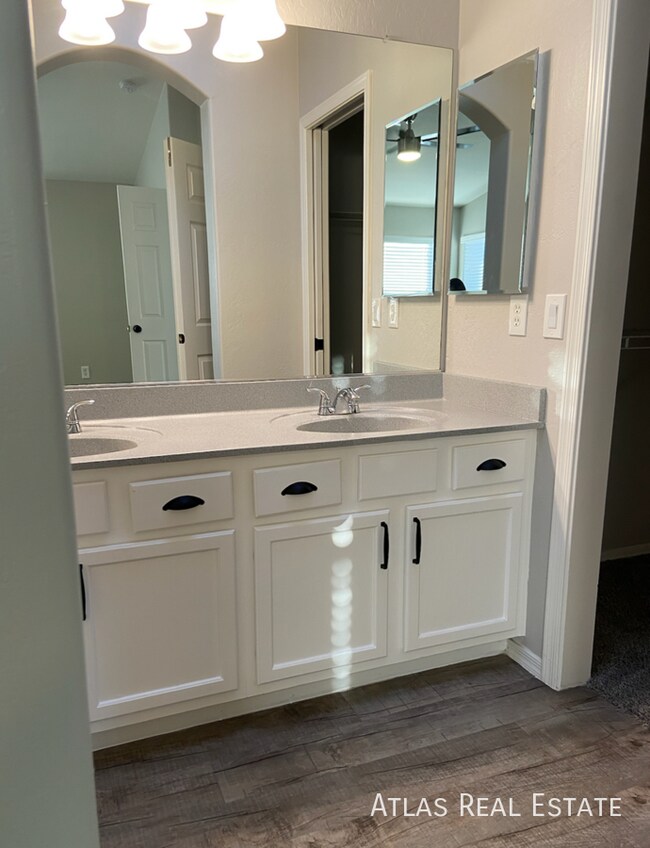 Building Photo - 2040 N 106th Ave