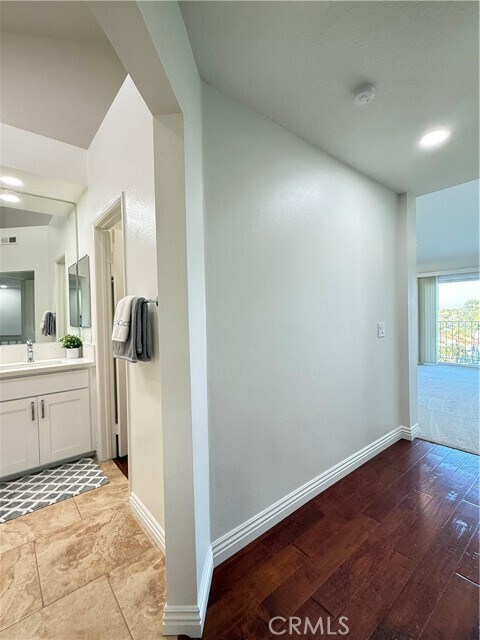 Building Photo - 9 La Quinta