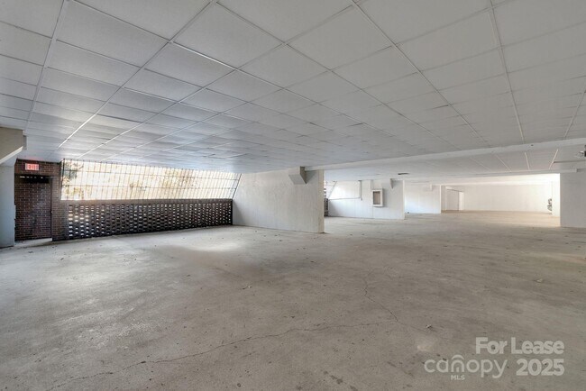 Building Photo - 224 N Poplar St