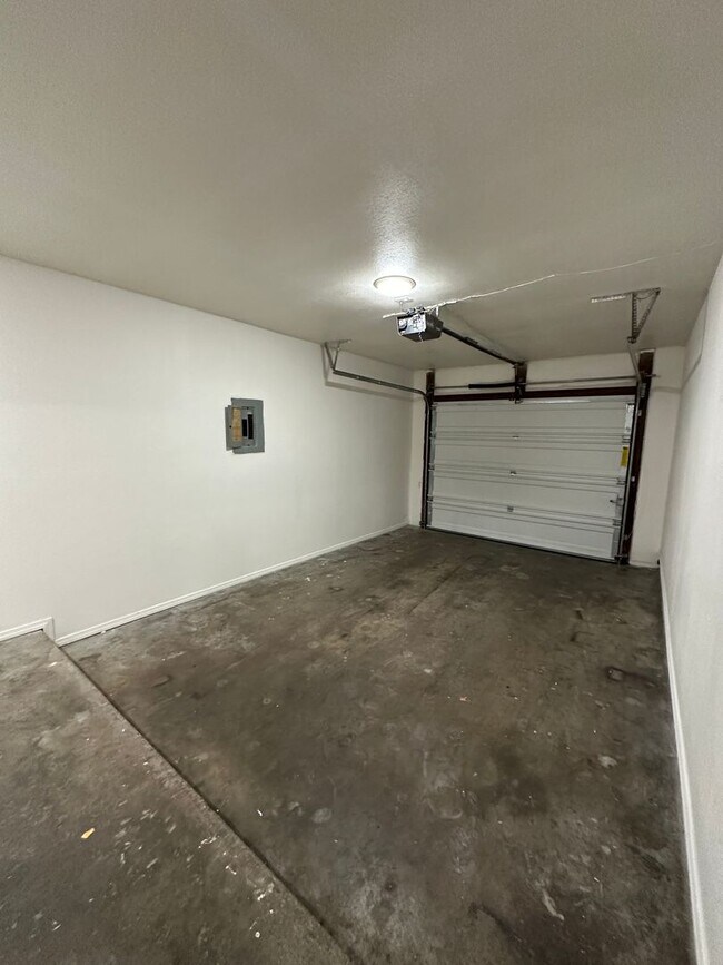 Building Photo - Kinkead Duplex
