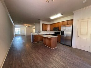 Building Photo - Spacious 3 Bedroom Condo in a Gated Community