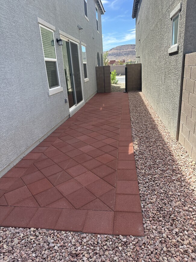Building Photo - 6574 Tumoulin St