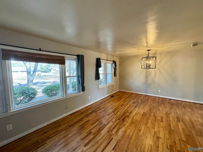 Building Photo - 804 Hereford Dr