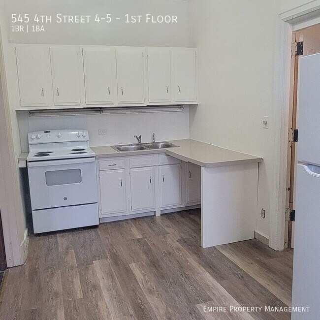 Building Photo - 545 4th St