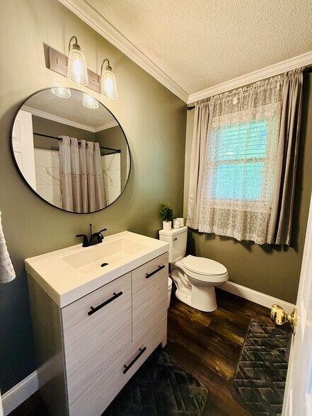Full Bathroom - 4388 Barrington Pl