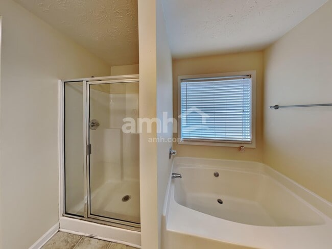 Building Photo - 913 Tamarisk Pl