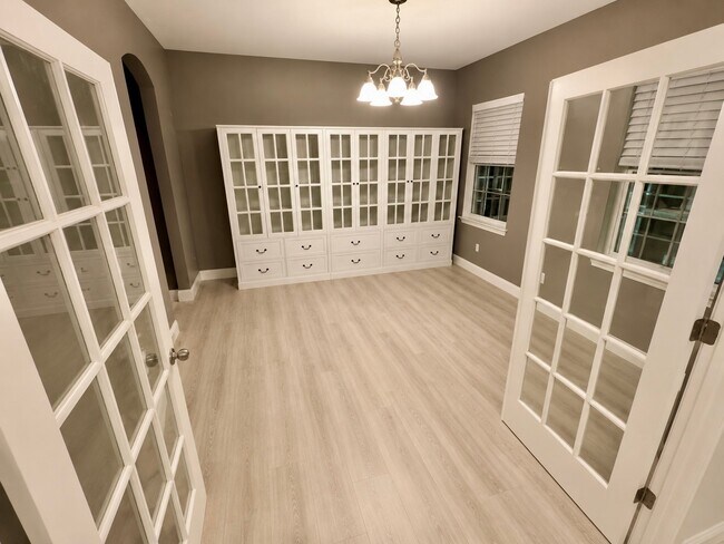 Building Photo - 136 Pine Arbor Cir