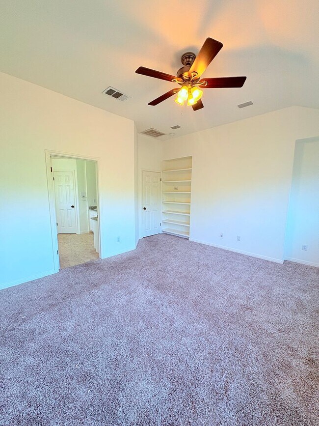 Building Photo - Elegant Two-Story Home in Lakeway