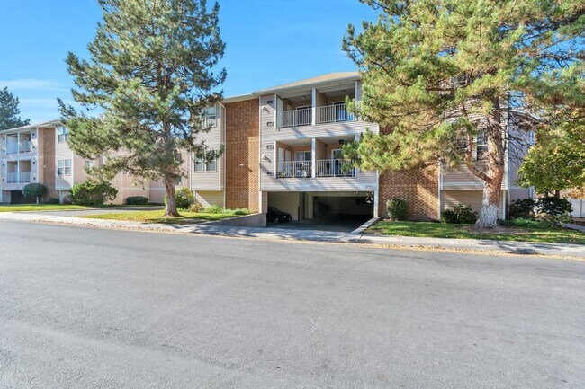 Building Photo - 9118 S Scirlein Dr