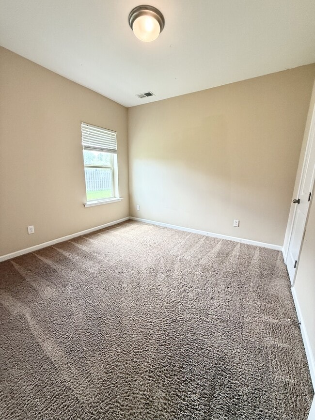 Building Photo - 222 Skyway Dr