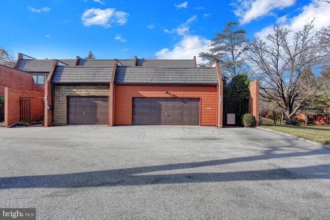 Building Photo - 2 Coldwater Ct