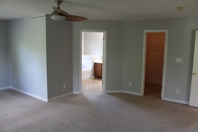 Building Photo - Spacious 5 Bedroom Home in Avon Schools!