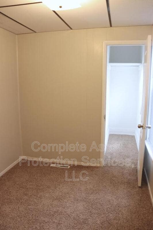 Building Photo - 808 W 11th St