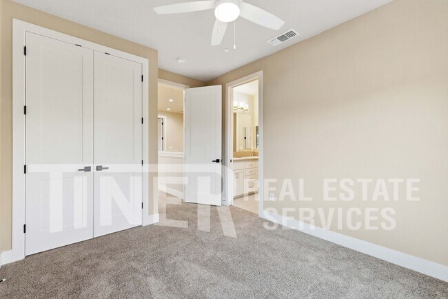Building Photo - 8931 Fair Oaks Blvd