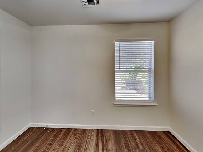 Building Photo - 16778 Fallen Timbers Dr