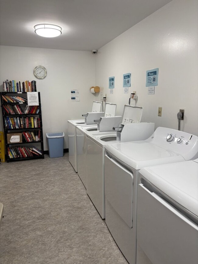 Building Photo - Spacious 2-Bedroom Apartment in 62+ Commun...