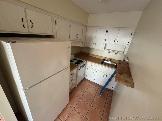 Building Photo - 1814 E Oakland Park Blvd