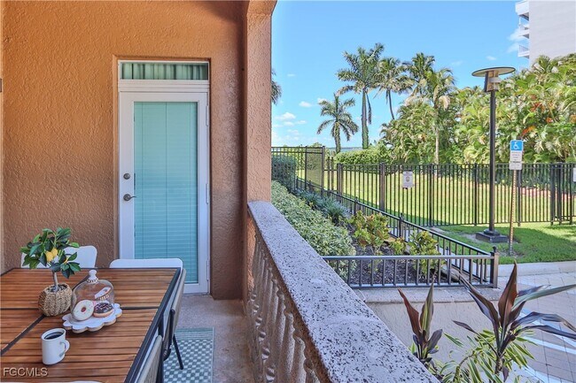 Building Photo - 2825 Palm Beach Blvd