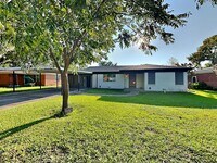 Building Photo - 1019 Park Center St