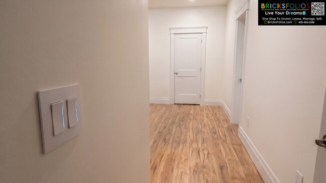 Building Photo - Modern Lake Washington View ADU – Fully Furnished 2BR/2BA (Kirkland)