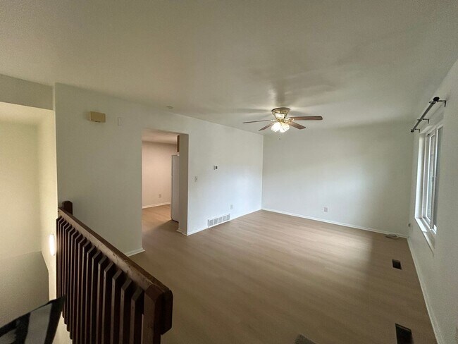 Building Photo - 400 E 4 plex