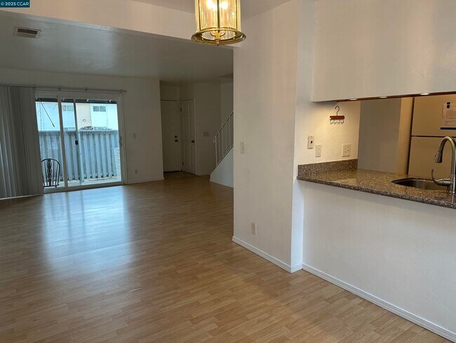 Building Photo - 89 Villa Cir