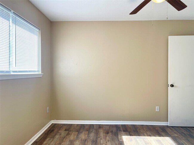 Building Photo - 22615 Indian Knoll Dr