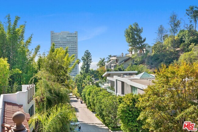 Building Photo - 1328 Sierra Alta Way