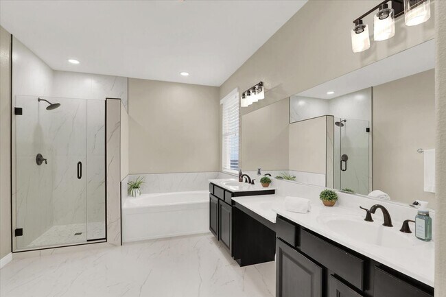 Building Photo - 12057 La Palmera Ave