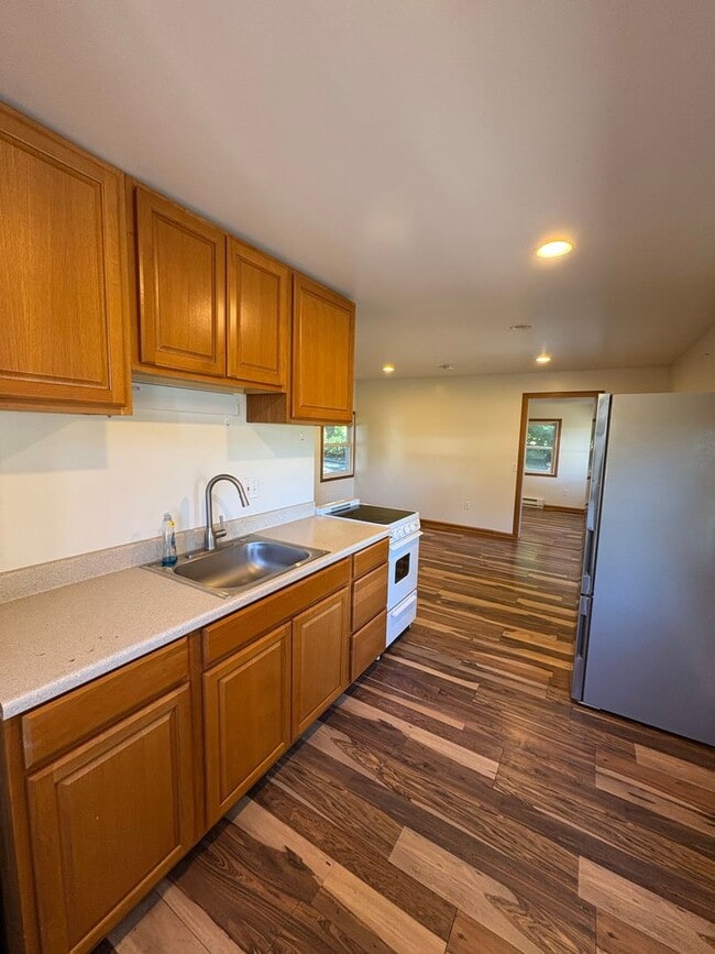Building Photo - Quiet and Cozy Single Family in Noank Village