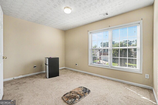 Building Photo - 375 Clairidge Ln SW