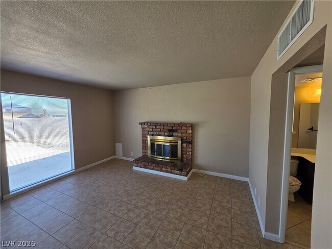 Building Photo - 1745 Mt Hood St