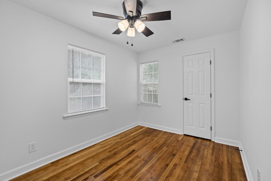 Building Photo - 12 N Parkwood Dr
