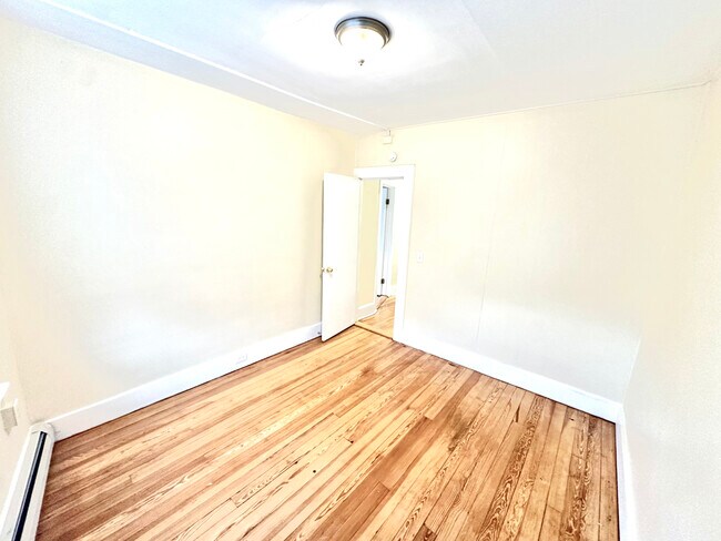 Building Photo - 1019 W Main St