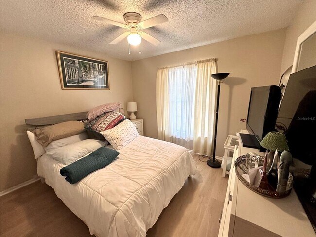 Building Photo - 7249 Parkside Villas Dr N