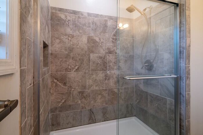 Building Photo - Charming Renovated 2BR Home in Revolution Park – Minutes from Uptown Charlotte!