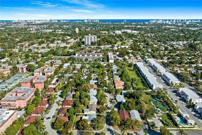 Building Photo - 583 NW 17th Pl