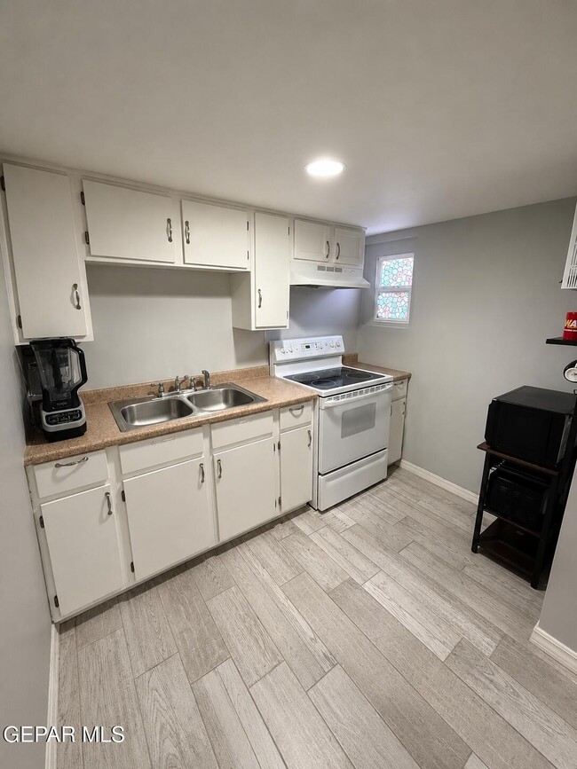 Building Photo - 3015 Altura Ave
