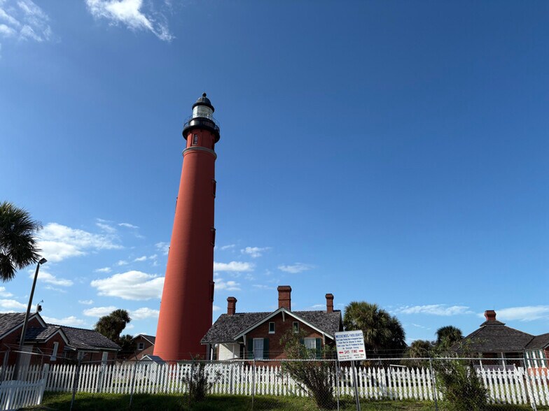 Building Photo - 4565 S Atlantic Ave