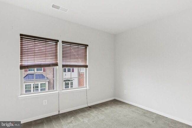 Building Photo - 2923 Glendale Ave