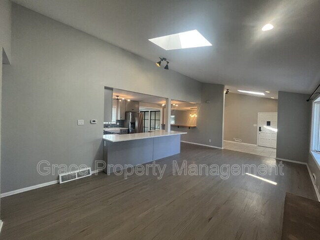 Building Photo - 4890 E Kansas Dr