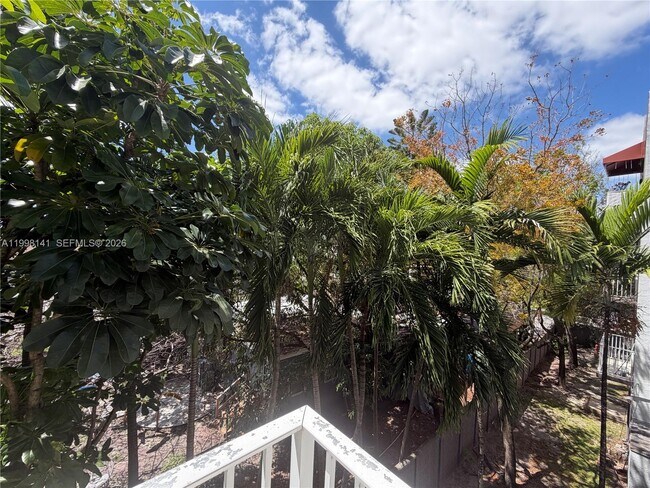 Building Photo - 2536 NW 24th St